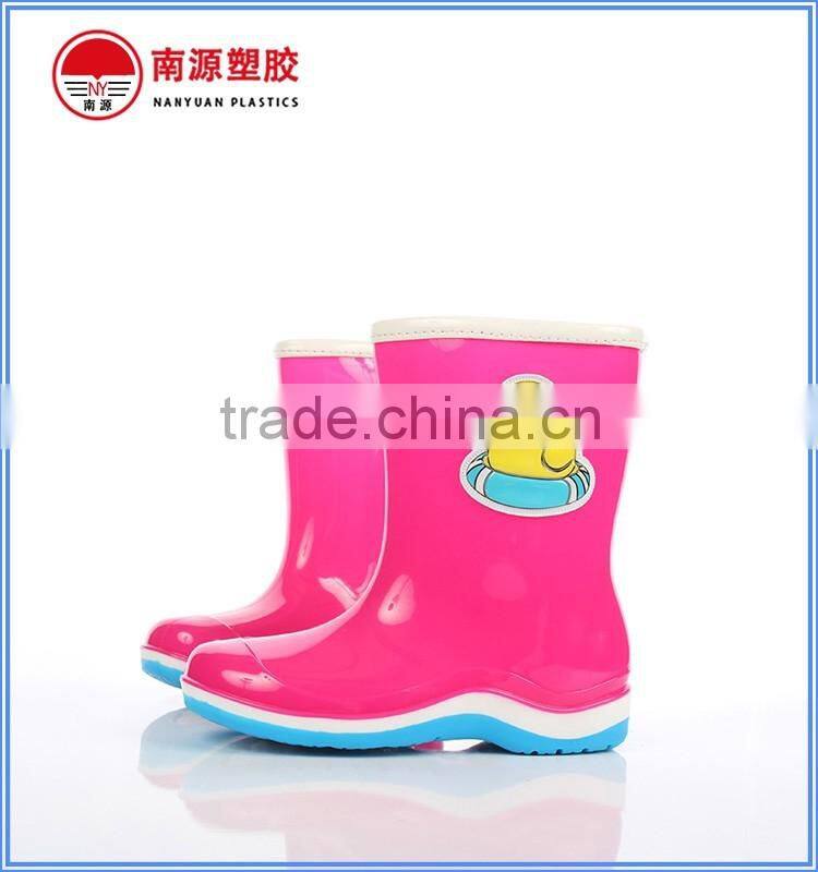 Children rain boots with optional LED light