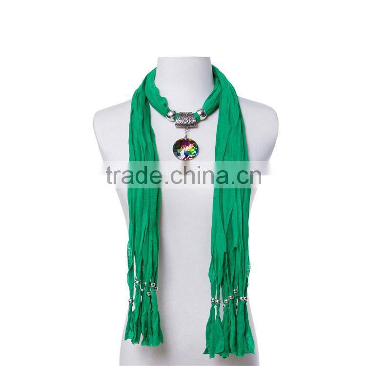 2016 New design round crystal stones pendant scarf