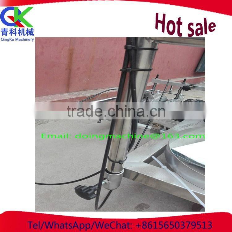 QK machinery supply 5cm width Plastic runway marking machine