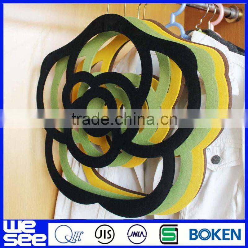 Velvet hanger for scarves in black