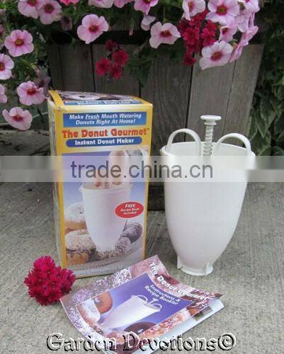 HAND HELD AUTOMATIC DONUT MAKER