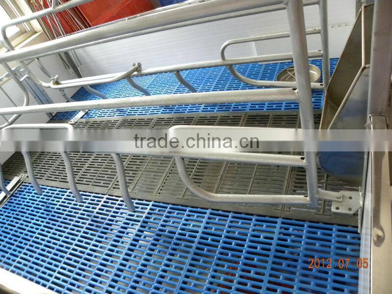 Pig farrowing crate
