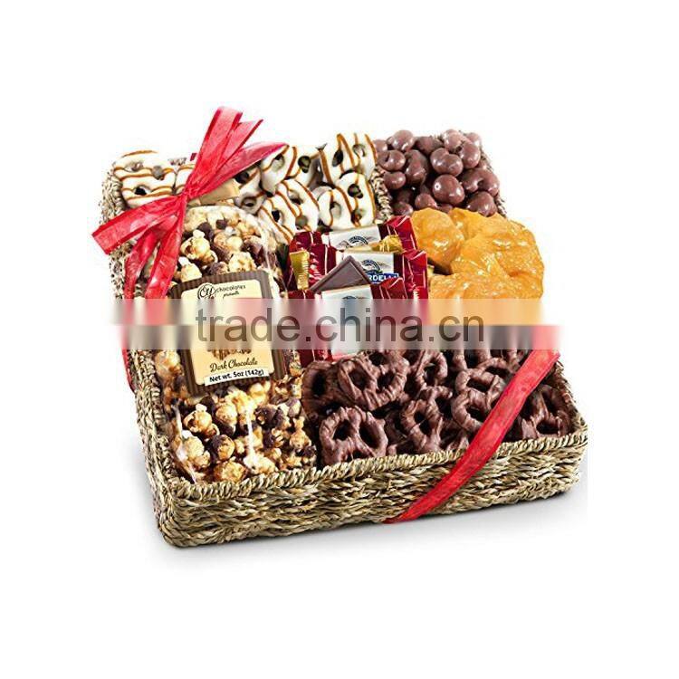 Wholesale seagrass woven food packing chocolate basket decoration