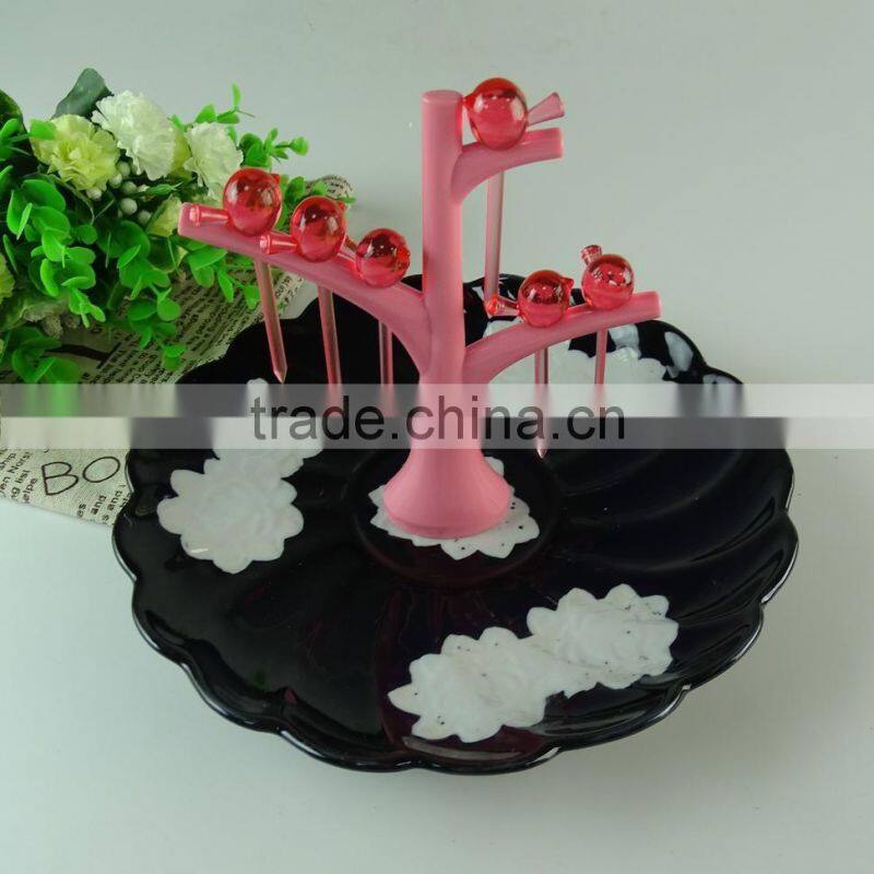 Black and white glazed wave ceramic fruit plate with plactis stick wholesale cheap price