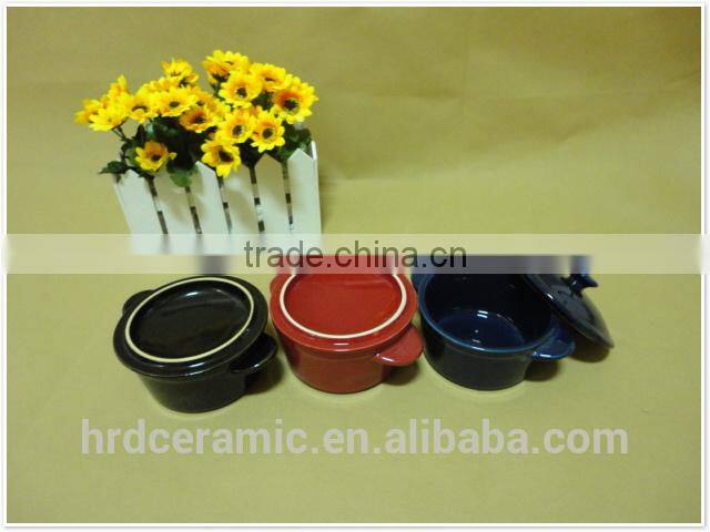 2014 round High quality two handles colored ceramic bakeware plate set