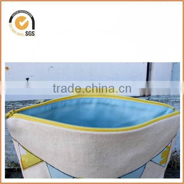 Flag/Bunting Applique Makeup Bag/ Zipper Pouch: Natural Canvas with Yellow and Pink Floral By Chiqun Dongguan CQ-H01081