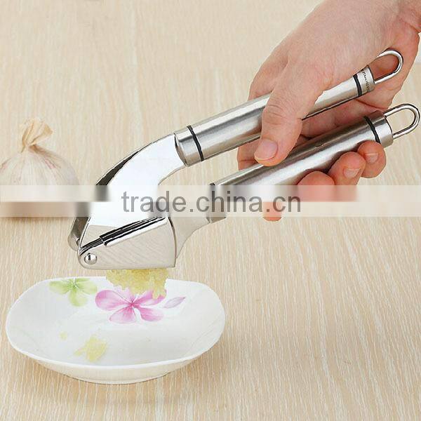 Garlic Crusher Made of Stainless Steel Mince Professional Garlic Press, silicone Crusher with Garlic Peeler