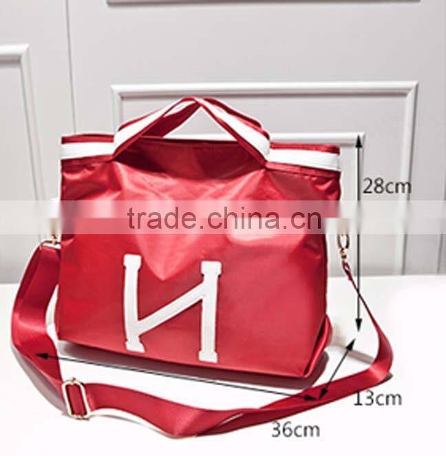 Factory price portable polyester leisure shoulder bag with two belts