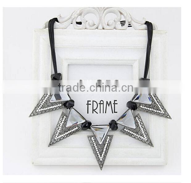 American and European Popular Exquisite Crystal and Resin Alloy Wax Rope Triangle Charm Necklace in Stock