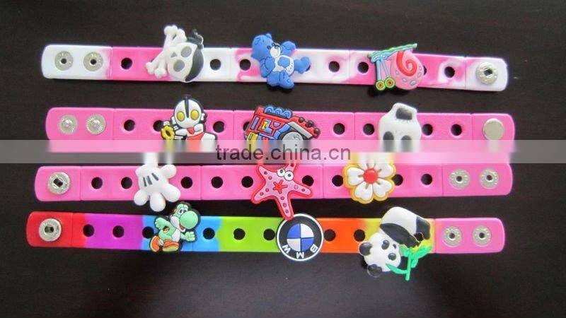 Lovely silicon bracelet with pvc charms for promotional gifts