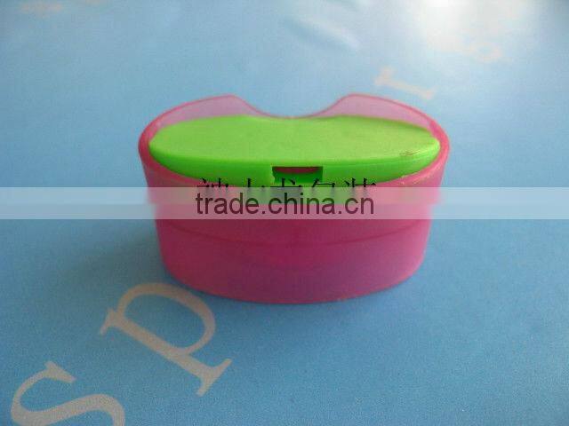 Dis top cap mold for shampoo bottle