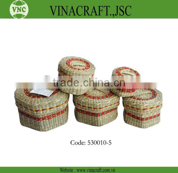 Seagrass storage baskets with lids