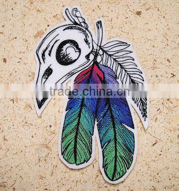 Custom high quality embroidered creative bird patch for clothes embroidery patch made in china choose size/color