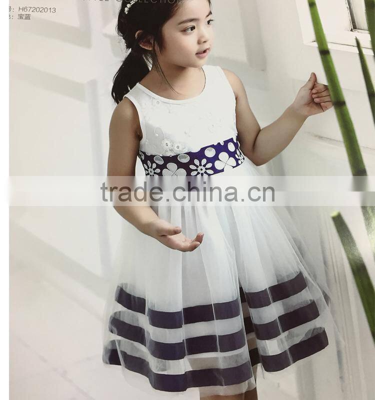 Children sleeveless satin ribbon decorated white dress