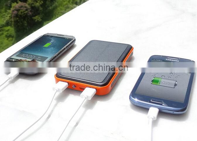 2015 hotly selling 10000mah waterproof mobile phone solar charger for Iphone Samsung Cell phone