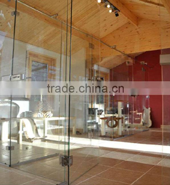 Glass door seal with magnet