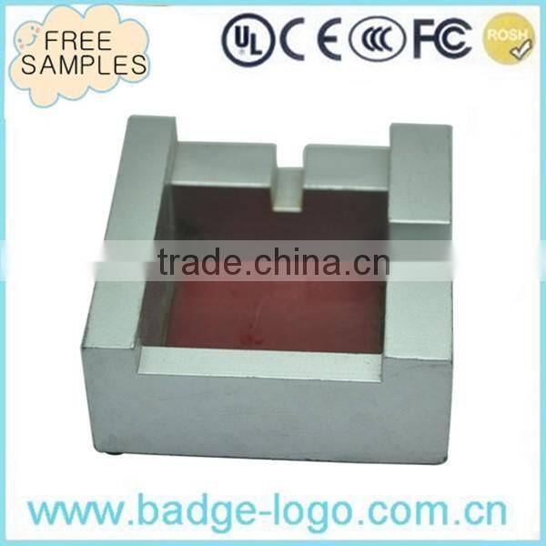 Modern Red Painting Hot Selling Square Metal Ashtray