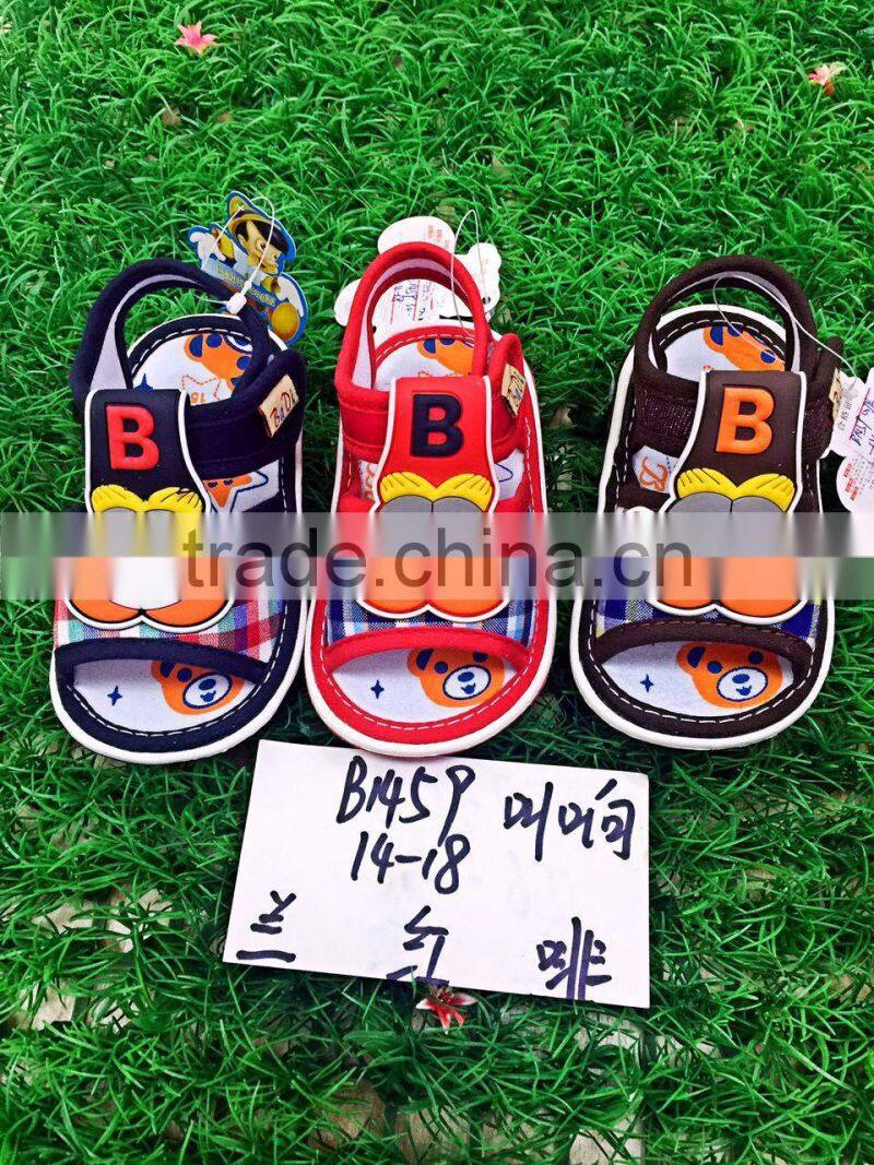 Summer Cheap Kid shoes Soft newborn baby boy Sandals child prewalker Cute animal Bear casual noisy shoes