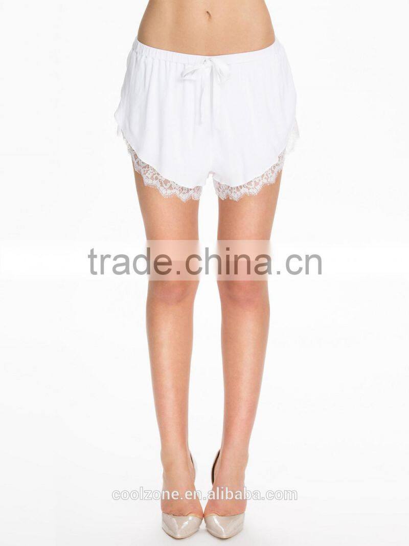 Fashion regular fit run shorts women elegant shorts with lace trim