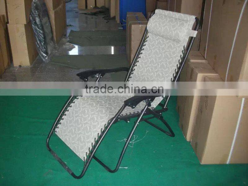 Outdoor portable foldable sun deck chair with armrest
