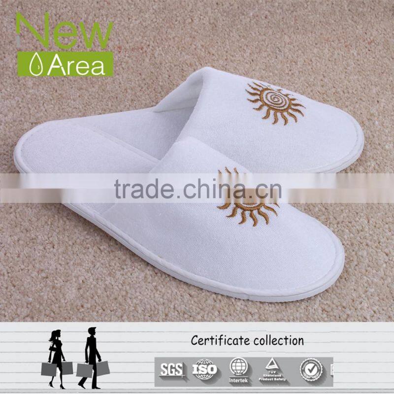 low price one color embroidery logo wholesale hotel disposable slipper