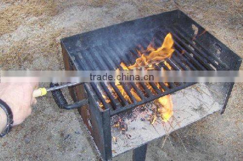 Extendable wooden spinning BBQ fork