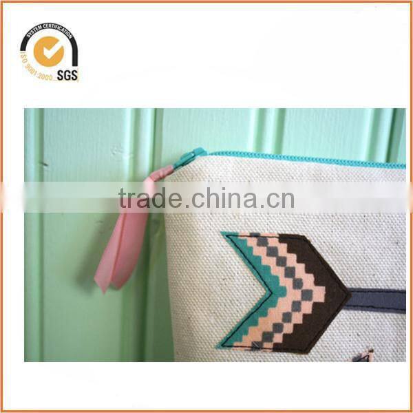 Arrow Applique Zipper Pouch/Makeup Bag: Natural Canvas with Native American Print By Chiqun Dongguan CQ-H01078
