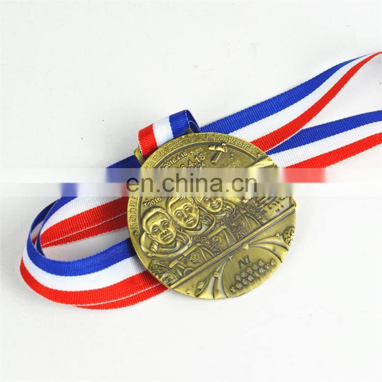 Free ribbon with 3D embossed surface metal medal