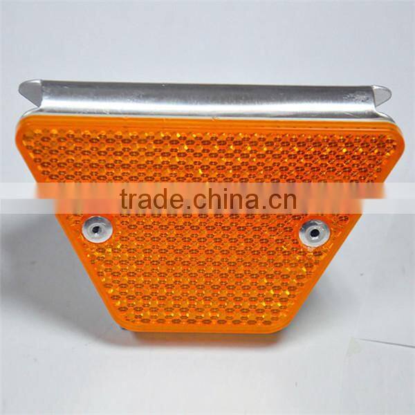 Direct manufacture microprism reflectors trapezoidal retro-reflective road delineator posted in guardrail