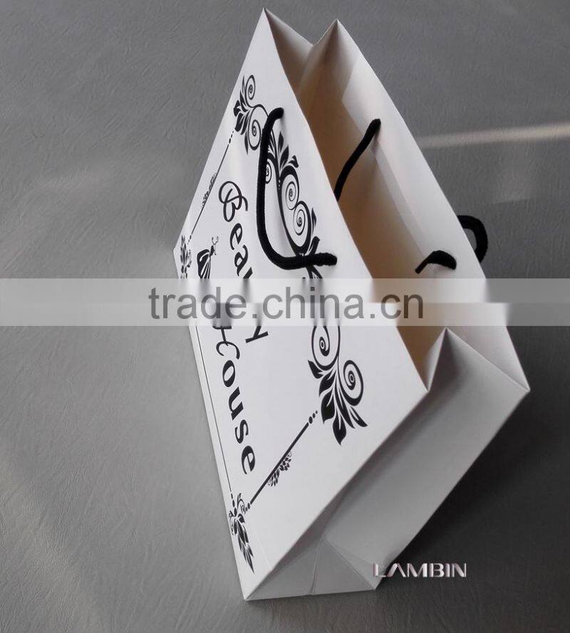 Produce paper hand bag for Spring casual jackets