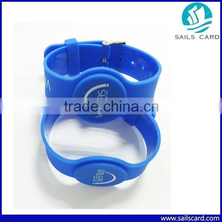 Passive RFID Wristband with UHF and HF chips