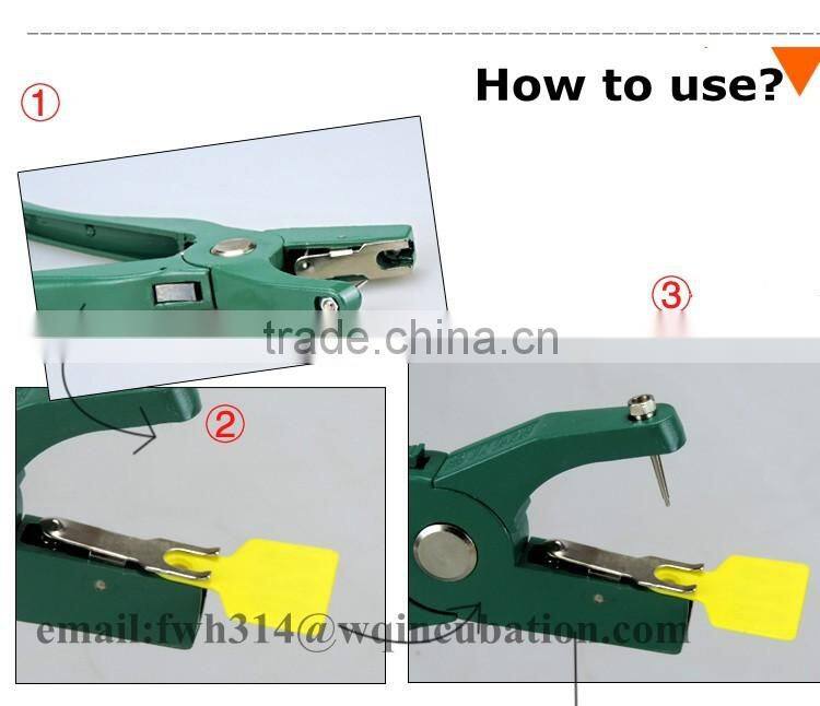 Ear tag pliers in GREEN