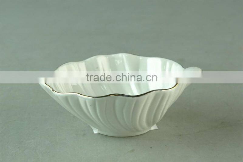 Low price Leaf-shaped suprastriate white ceramic dinner dish for wholesale,high quality restaurant serving dishes.
