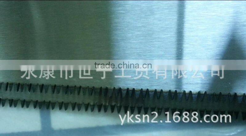 small teeth hand saw with high frequency teeth