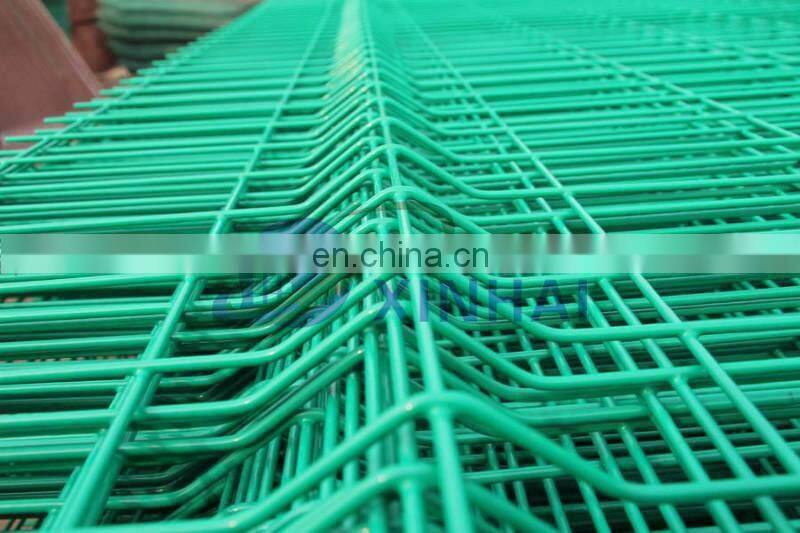 Triangular curved galvanized wire fence
