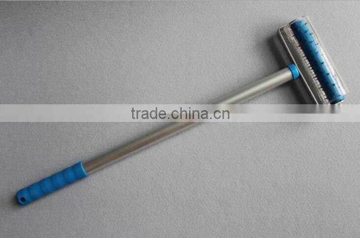 Toothed roller brush with aluminium alloy handle