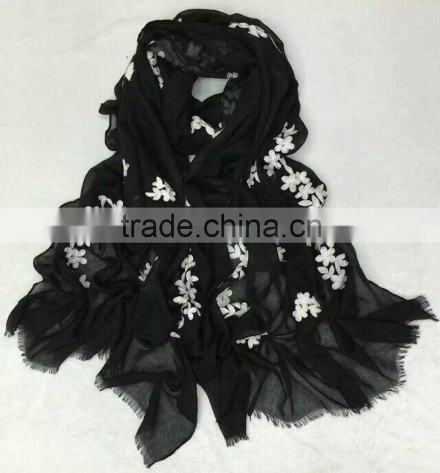 Wholesale Fringe Tassel Flower Embroidery Design Cotton Fashion Ladies Winter Shawl