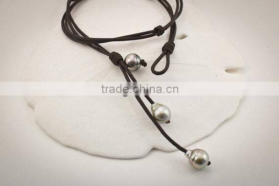 Knotted LEATHER & Three FRESHWATER Pearl Bracelet - Round