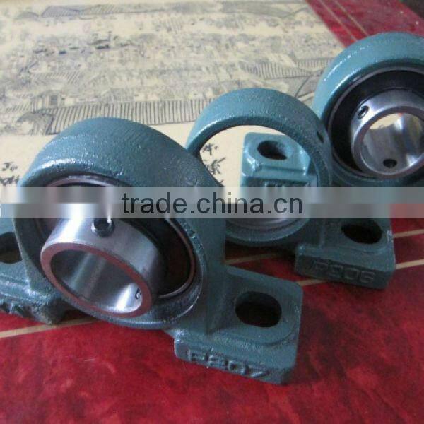 Cast iron square-flanged bearing unit UCF309
