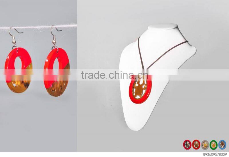 Set of necklace and earrings, made of natural horn and lacquer in Vietnam code: KS_VTC15