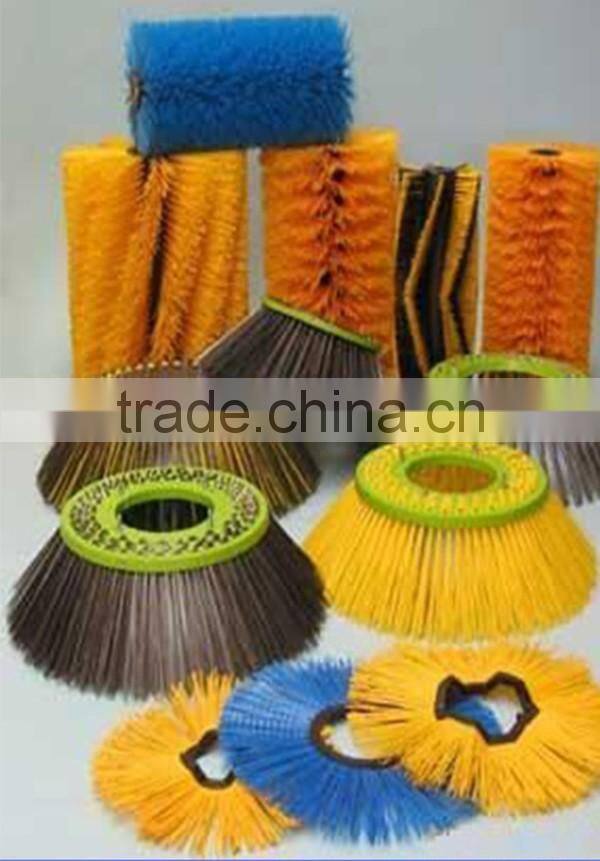 Cleaning brush for road sweeper