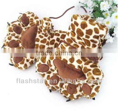 CREATIVE ANIMAL PAW PLUSH GLOVES