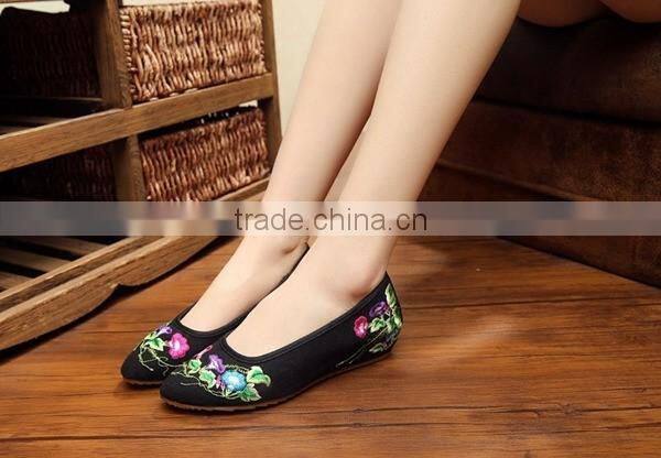 Women Casual Slip on Old Beijing Shoes Pointed Toe Chinese Flower Embroidered Ladies Cotton Canvas Flats Good Quality No logos