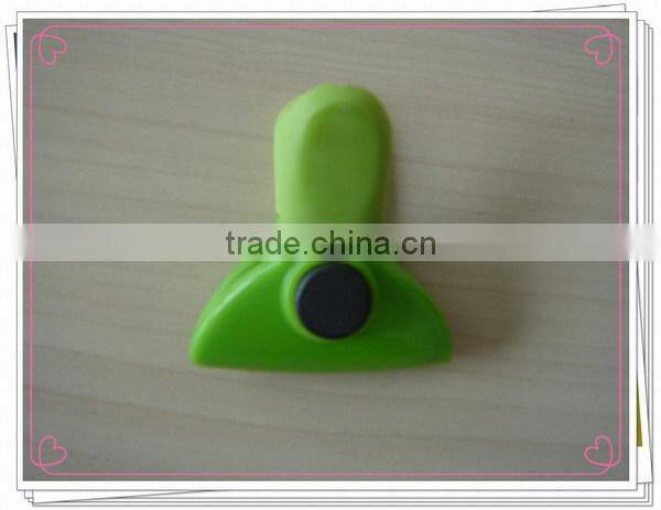 Magnetic plastic paper clip with diffierent colors