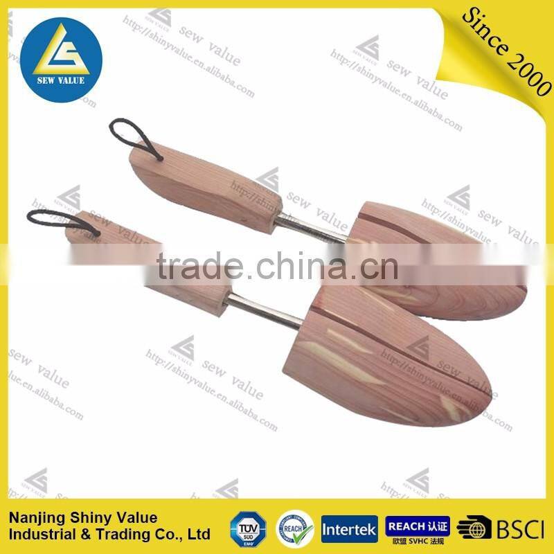 Adjustable type wooden material cedar wood with good scent single tube shoe tree with string in the end