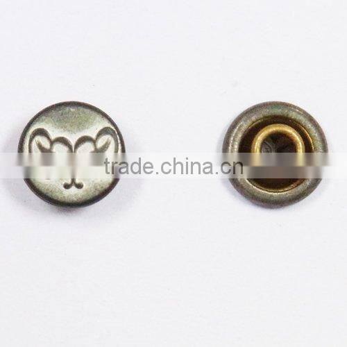Shoe rivet