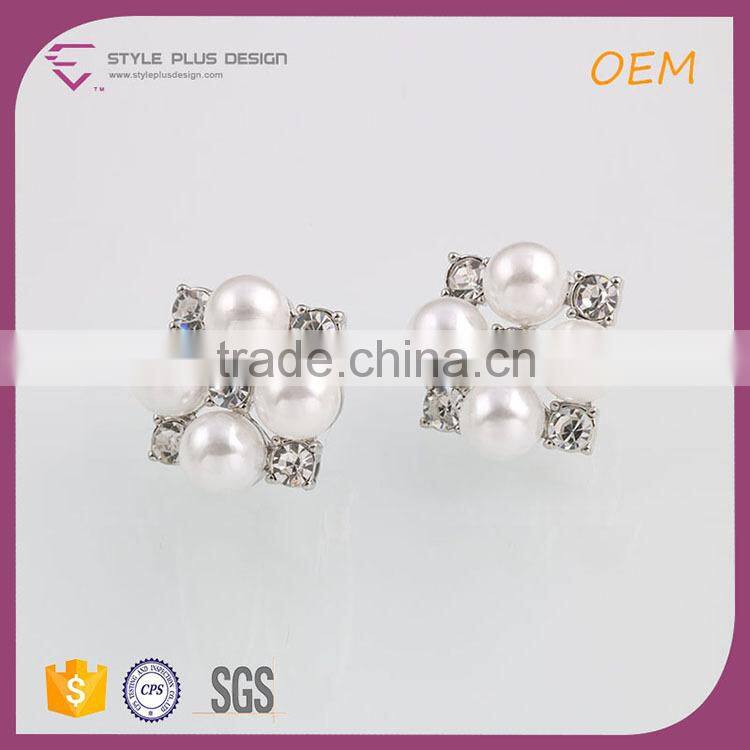 E77998K01 STYLE PLUS flower pearl crystal stud earrings glass crystal stone white pearl earrings hot sale in China