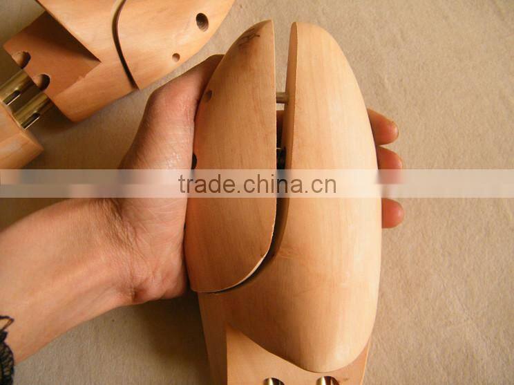 adjustable wooden shoe stretcher/cedar shoe tree