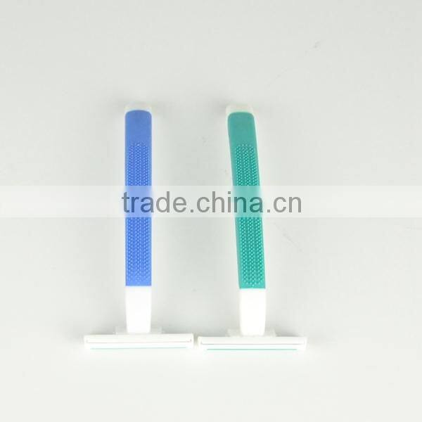 Twin blade disposable razor