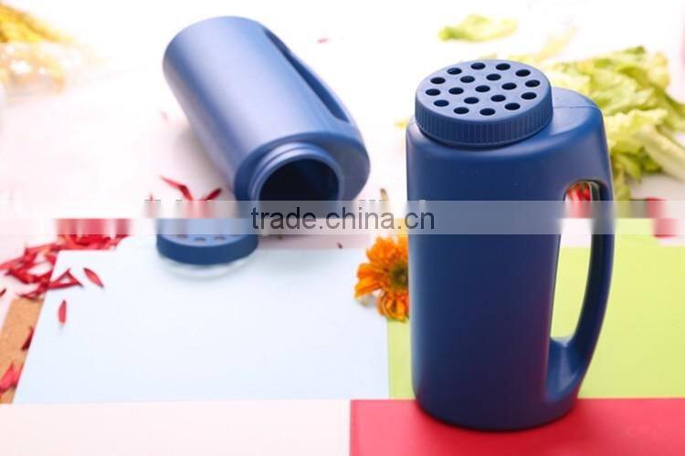 Plastic 2L salt spreader snow melt tool